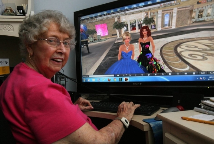 Fran Swenson with her avatar (in the blue gown) Fran Serenade, and her daughter's avatar, Barbi Alchemi (image courtesy of 