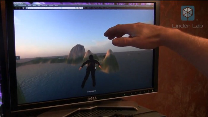 Simon Linden demonstrates using Leap Motion to control his avatar when flying (February 2013)