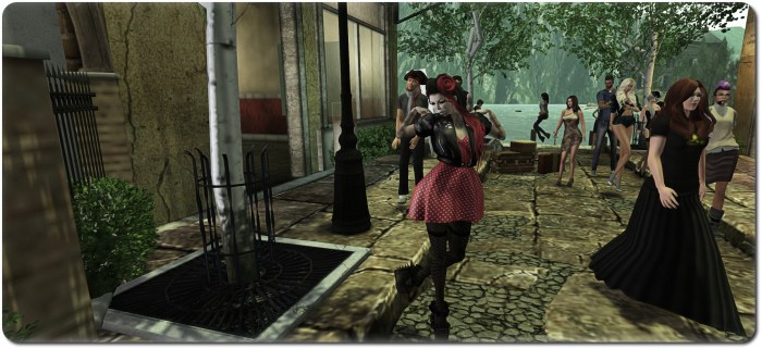 Xiola (l) and Shaman (r) make their way towards the town square