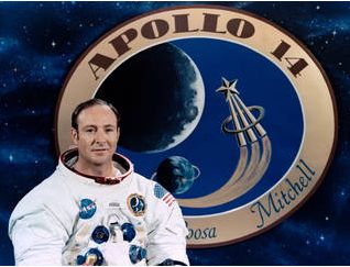 Edgar Mitchell photographed in 1971 before the Apollo 14 mission graphic (image: NASA)