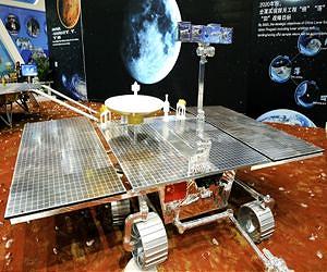 A prototype model of the propsed Mars rover China plans to launch in 2020 as part of a 3-phase mission involved an orbiter / carrier vehicle, a static lander and the rover (credit: