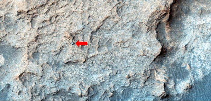 The HiRise imaging system on the Mars Reconnaissance Orbiter (MRO) captured the the Mars Science Laboratory rover Curiosity on the Naukluft Plateau in May 2016 (credit: NASA/JPL / University of Arizona)