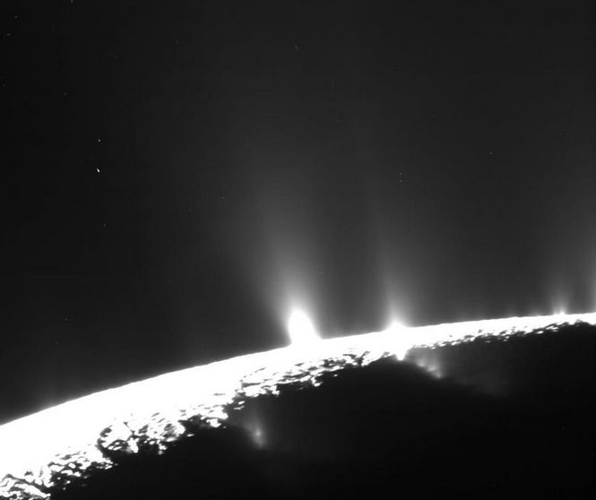 Geyser on Enceladus, orbiting within the E-ring through vast amount of ice particles into space, replenishing and supporting the E-ring. Credit: NASA/JPL / Space Science Institute