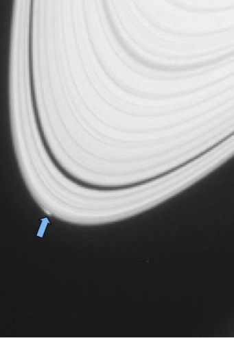 In 2014, Cassini captured this image of what might be a new moon forming in Saturn’s rings. The new moon, if it is one, is only about 1 km in diameter. Credit: NASA/JPL / Space Science Institute