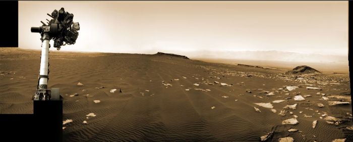 Sol 1,65, March 2017: with its robot arm raised, Curiosity examines another area of the "Bagnold Dunes" on "Mount Sharp", a area it first examines lower down the side of the mound in December 2015 / January 2016. Credit: NASA / JPL / M. Di Lorenzo